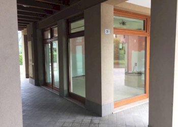Interno palazzo - Negozio via Dottor Aldo Madruzza, 37, Paratico - foto 14