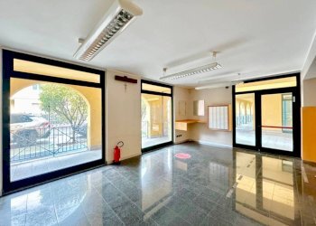 Interno non residenziale - Negozio via Donadoni, 1, Pedrengo - foto 1