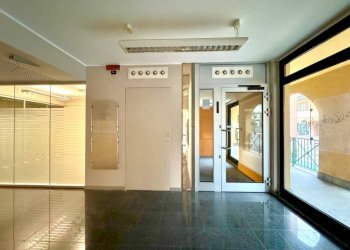 Interno palazzo - Negozio via Donadoni, 1, Pedrengo - foto 2