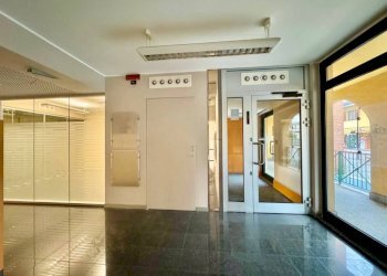 Interno palazzo - Negozio via Donadoni, 1, Pedrengo - foto 9
