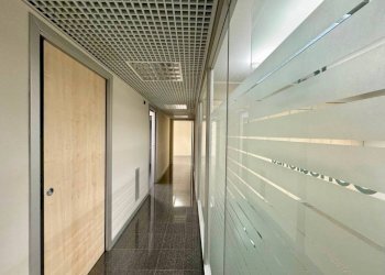 Interno palazzo - Negozio via Donadoni, 1, Pedrengo - foto 12