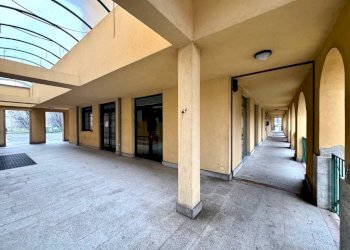 Interno palazzo - Negozio via Donadoni, 1, Pedrengo - foto 22