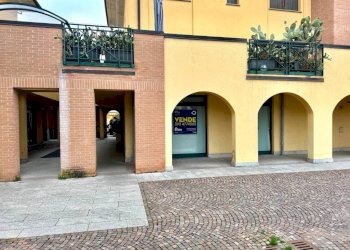 Facciata - Negozio via Donadoni, 1, Pedrengo - foto 26