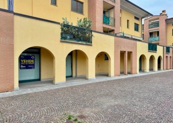 Facciata - Negozio via Donadoni, 1, Pedrengo - foto 27