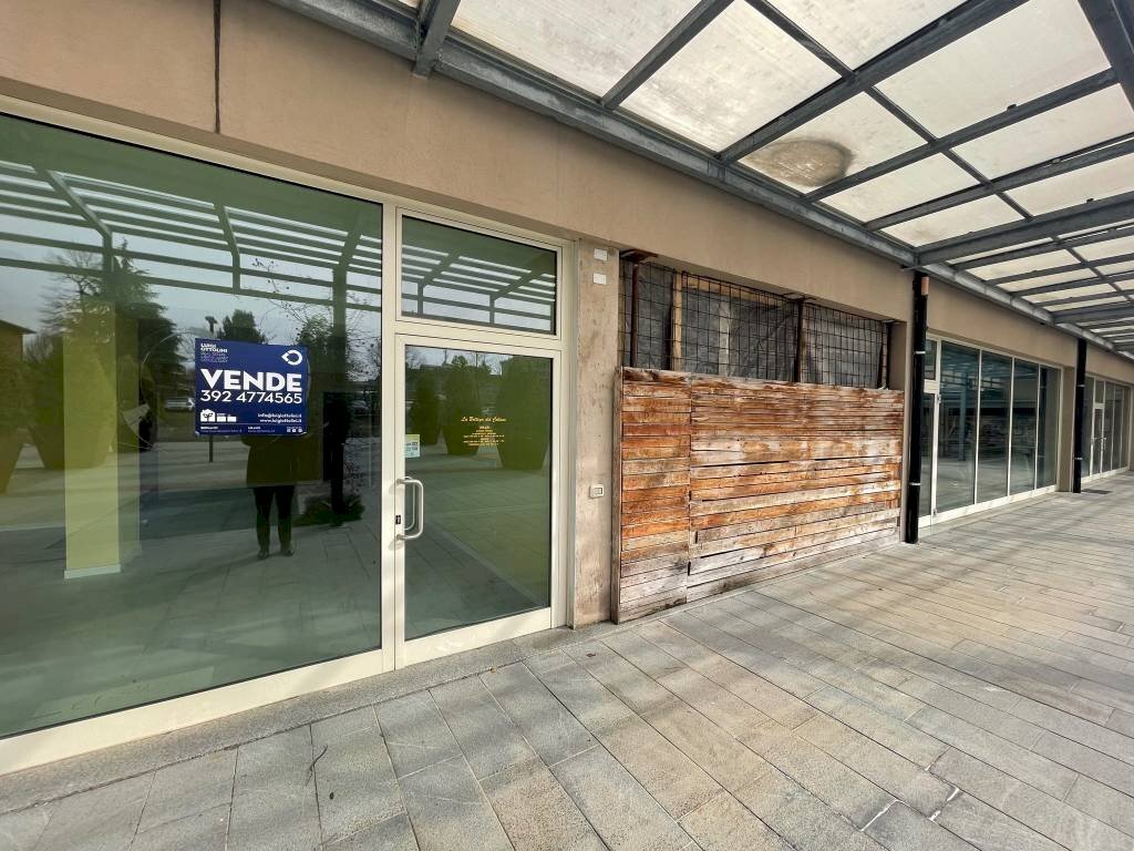 fronte - Negozio via Vincenzo Bellini, 13, Bergamo (zona Longuelo) - foto 2