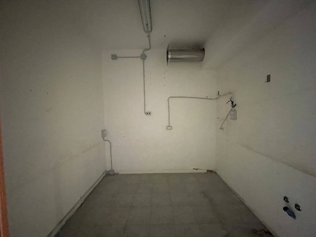 cucina - Negozio via Vincenzo Bellini, 13, Bergamo (zona Longuelo) - foto 3