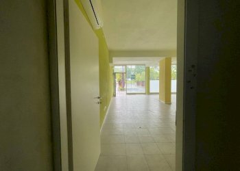 Negozio via Vincenzo Bellini, 13, Bergamo (zona Longuelo) - foto 6