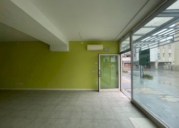 Negozio via Vincenzo Bellini, 13, Bergamo (zona Longuelo) - foto 13