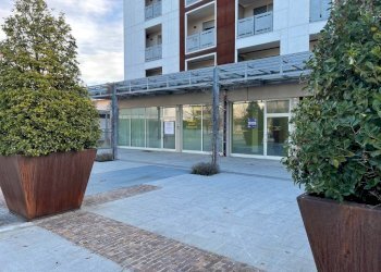 Negozio via Vincenzo Bellini, 13, Bergamo (zona Longuelo) - foto 19
