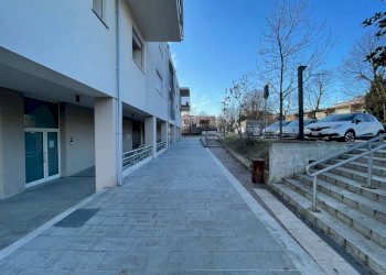 Negozio via Vincenzo Bellini, 13, Bergamo (zona Longuelo) - foto 28