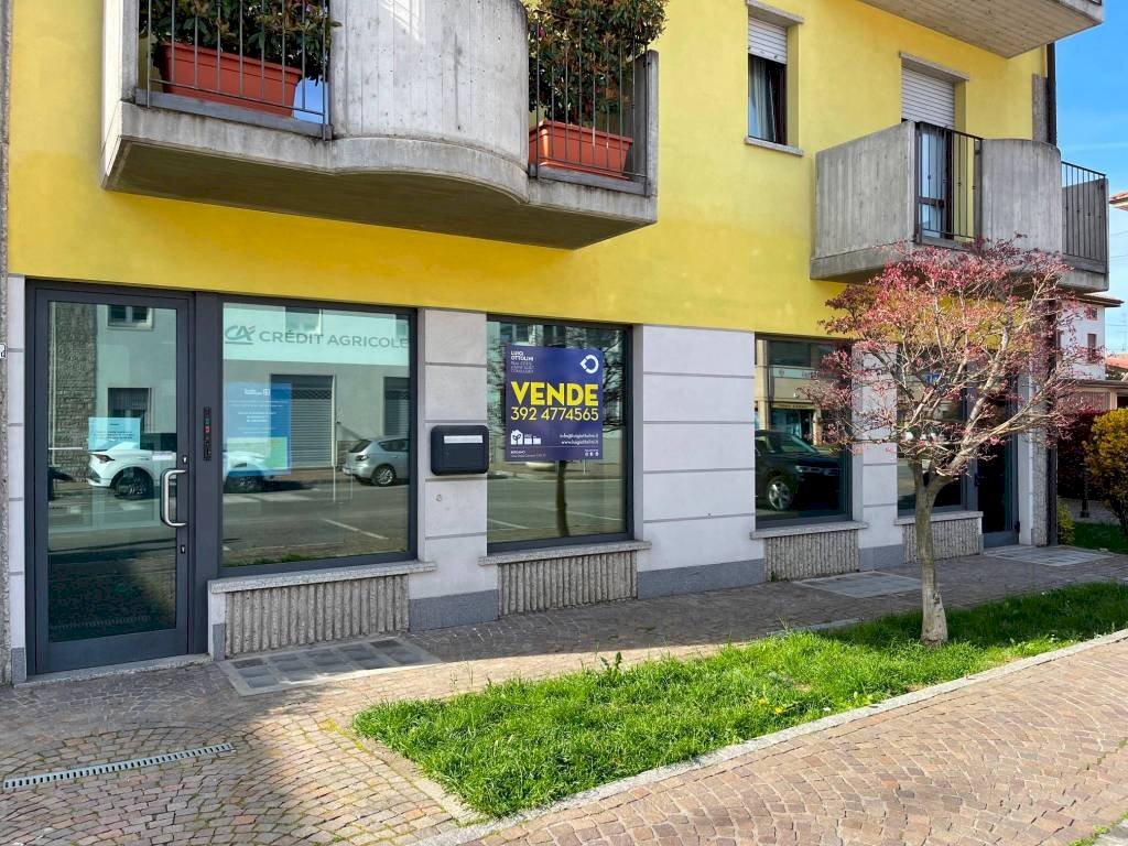 Facciata - Negozio via Campofiori, 26, Almè - foto 2