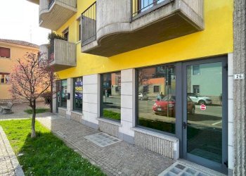 Facciata - Negozio via Campofiori, 26, Almè - foto 4