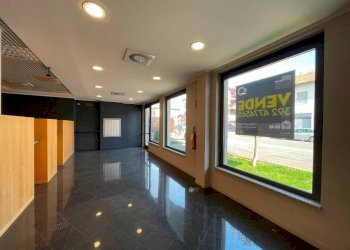 Interno non residenziale - Negozio via Campofiori, 26, Almè - foto 6