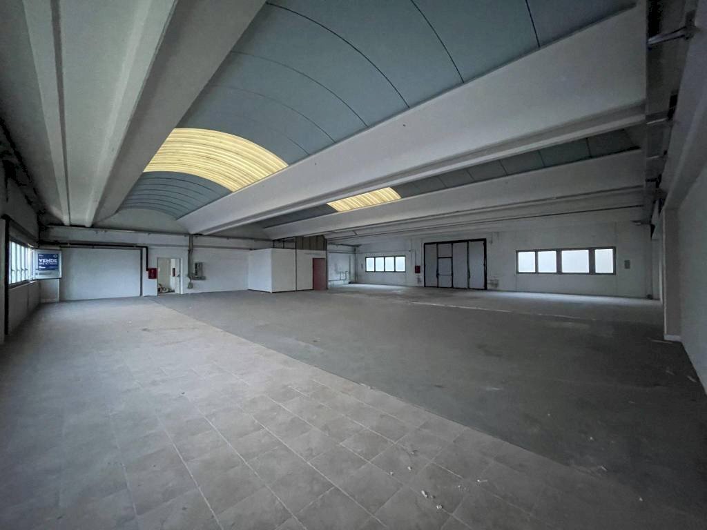 Capannone - Shed via Vittorio Veneto, 11, Rogno - photo 1