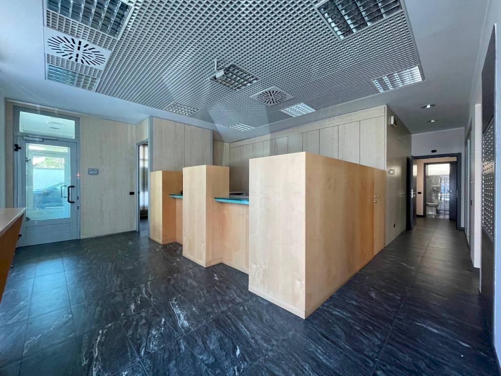 Interno non residenziale - Shop via Lissenzio, 12, Lonate Pozzolo - photo 2