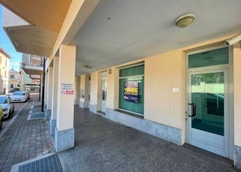 Zona - Shop via Lissenzio, 12, Lonate Pozzolo - photo 1