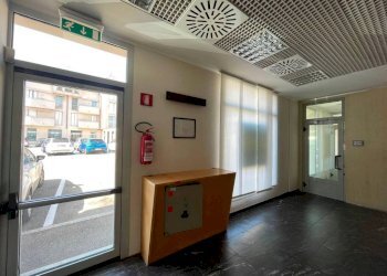 Interno non residenziale - Shop via Lissenzio, 12, Lonate Pozzolo - photo 35