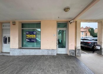 Facciata - Shop via Lissenzio, 12, Lonate Pozzolo - photo 50