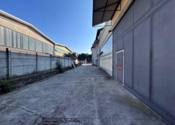 Cortile interno - Capannone via Torre, 5, Medolago - foto 8