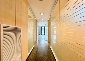 Interno palazzo - Shop piazza Dottor Ludovico Necchi, Gazzada Schianno - photo 7