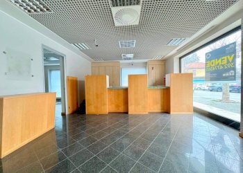 Interno non residenziale - Shop piazza Dottor Ludovico Necchi, Gazzada Schianno - photo 12