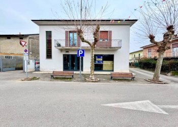Facciata - Shop piazza Dottor Ludovico Necchi, Gazzada Schianno - photo 16