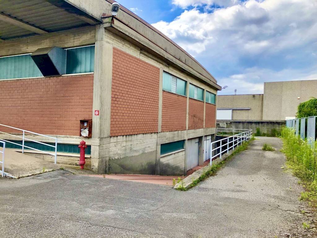 Esterno - Shed via Buratti, Bergamo (neighborhood Redona) - photo 3