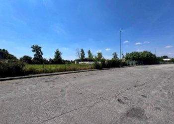 Zona - Capannone corso Italia, 8, Peschiera Borromeo - foto 6
