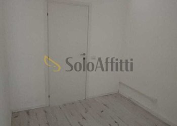 PHOTO-2026-01-09-15-25-00 2.jpg - Commercial Premises Piazzale Caduti Saronnesi 8, Saronno - photo 2