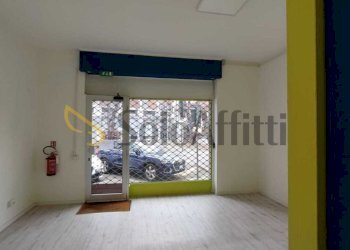PHOTO-2026-01-09-15-25-03 2.jpg - Commercial Premises Piazzale Caduti Saronnesi 8, Saronno - photo 9