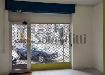 PHOTO-2026-01-09-15-25-04.jpg - Commercial Premises Piazzale Caduti Saronnesi 8, Saronno - photo 16
