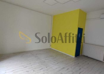 PHOTO-2026-01-09-15-25-05 2.jpg - Commercial Premises Piazzale Caduti Saronnesi 8, Saronno - photo 17