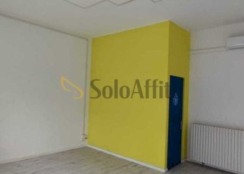 PHOTO-2026-01-09-15-25-05 3.jpg - Commercial Premises Piazzale Caduti Saronnesi 8, Saronno - photo 18