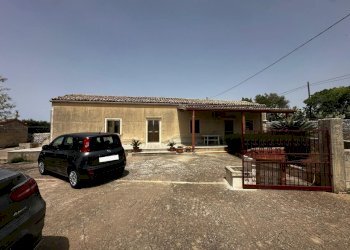 ESTERNO5.jpg - Rustico Contrada Pirato Cava Maria 38g, Modica - foto 6