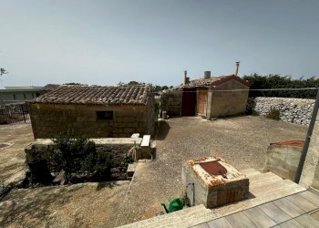 CORTILE.jpg - Rustico Contrada Pirato Cava Maria 38g, Modica - foto 12