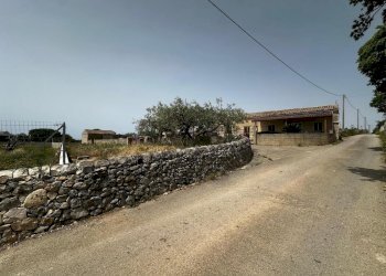 ESTERNO3.jpg - Rustico Contrada Pirato Cava Maria 38g, Modica - foto 18