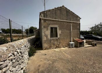 ESTERNO6.jpg - Rustico Contrada Pirato Cava Maria 38g, Modica - foto 20