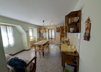 Cucina.jpg - Villa Frazione Croppo, Montescheno - foto 8