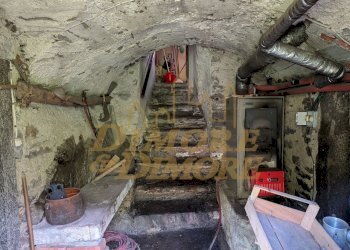 Scala cantina.jpg - Villa Frazione Croppo, Montescheno - foto 26
