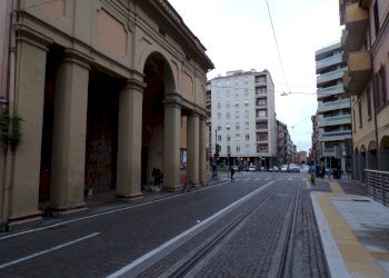 100_0255.jpg - Magazzino Via San Felice 89, Bologna (zona Centro Storico) - foto 5