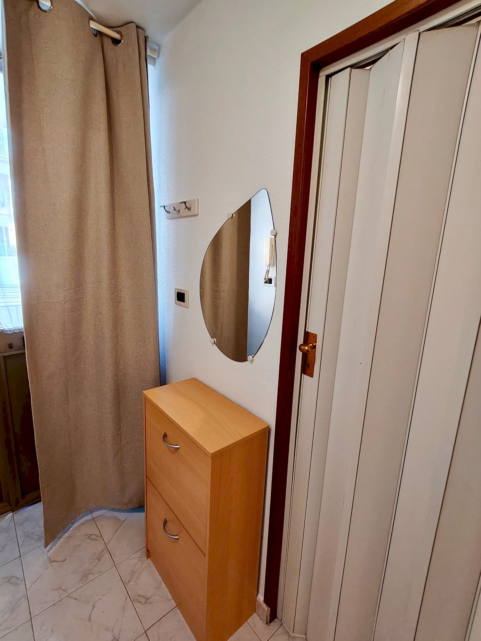 Ingresso - Bilocale via San Donato, 53, Torino (zona San Donato) - foto 2