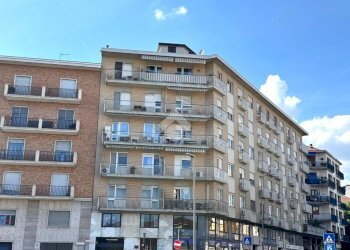 Three-room apartment Via Cavour, Moncalieri - photo 1