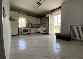 Three-room apartment Via toce, Torino (neighborhood Falchera) - photo 1