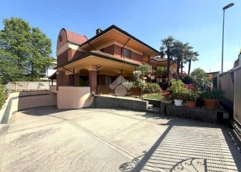 Portion of a house Via Lobrino, Cerano - photo 1
