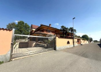 Portion of a house Via Lobrino, Cerano - photo 22