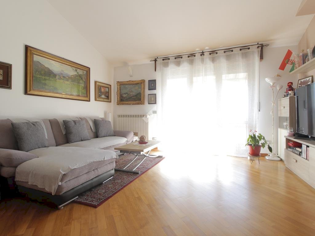 Three-room apartment Via Monte Rosa, Cerro Maggiore - photo 1