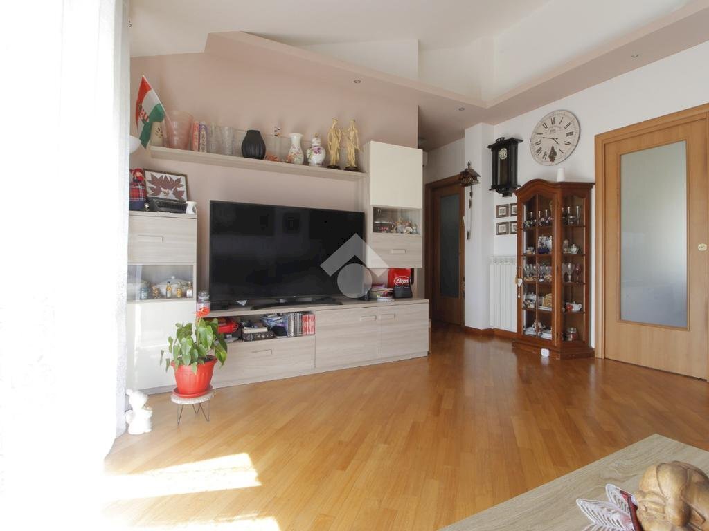 Three-room apartment Via Monte Rosa, Cerro Maggiore - photo 1