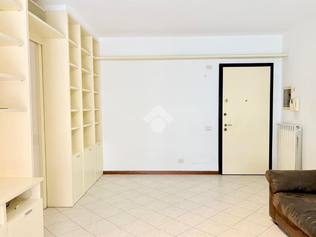 Three-room apartment Via Caduti in Missione di Pace, Milano (neighborhood Rubattino) - photo 3