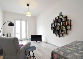 Three-room apartment Via Caterina Segurana, Torino (neighborhood Borgo Po) - photo 2