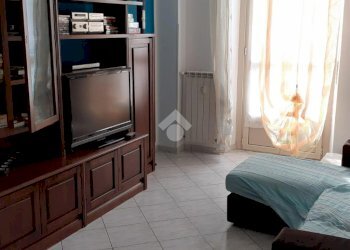 Three-room apartment Via Omegna, Torino (neighborhood Campidoglio) - photo 2
